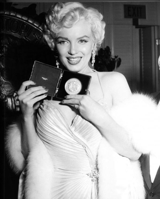 MidiaNews  Marilyn Monroe foi fotografada nua no necrotério